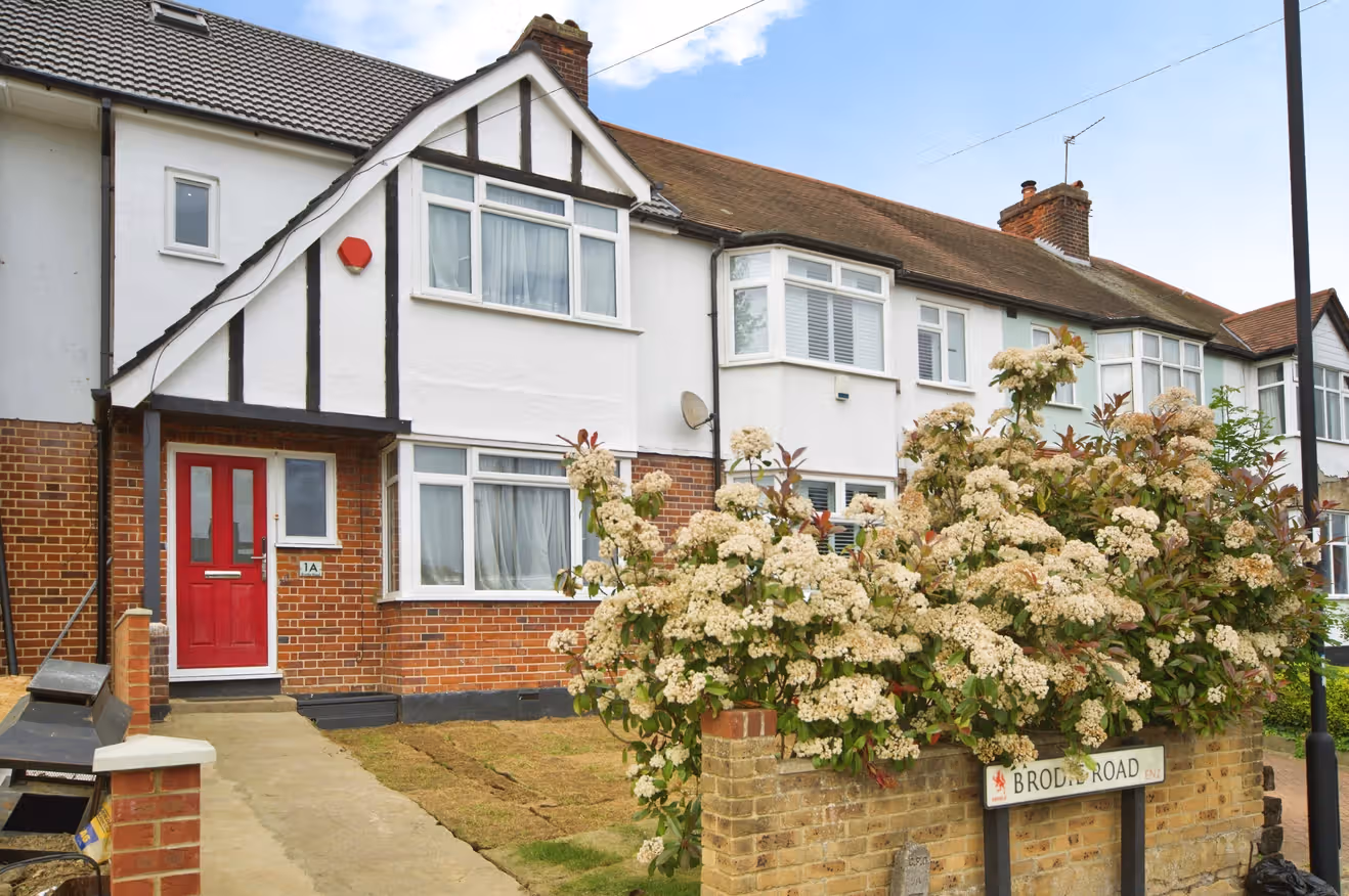 Beautifully Presented Four Bedroom Family Home in Enfield