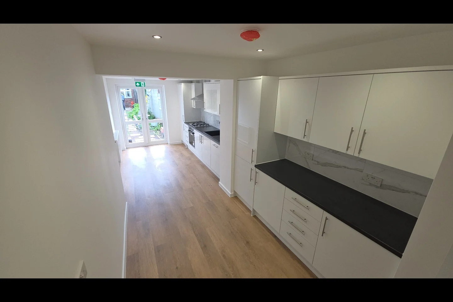 Spacious 5 Bedroom Terraced House in Hayes